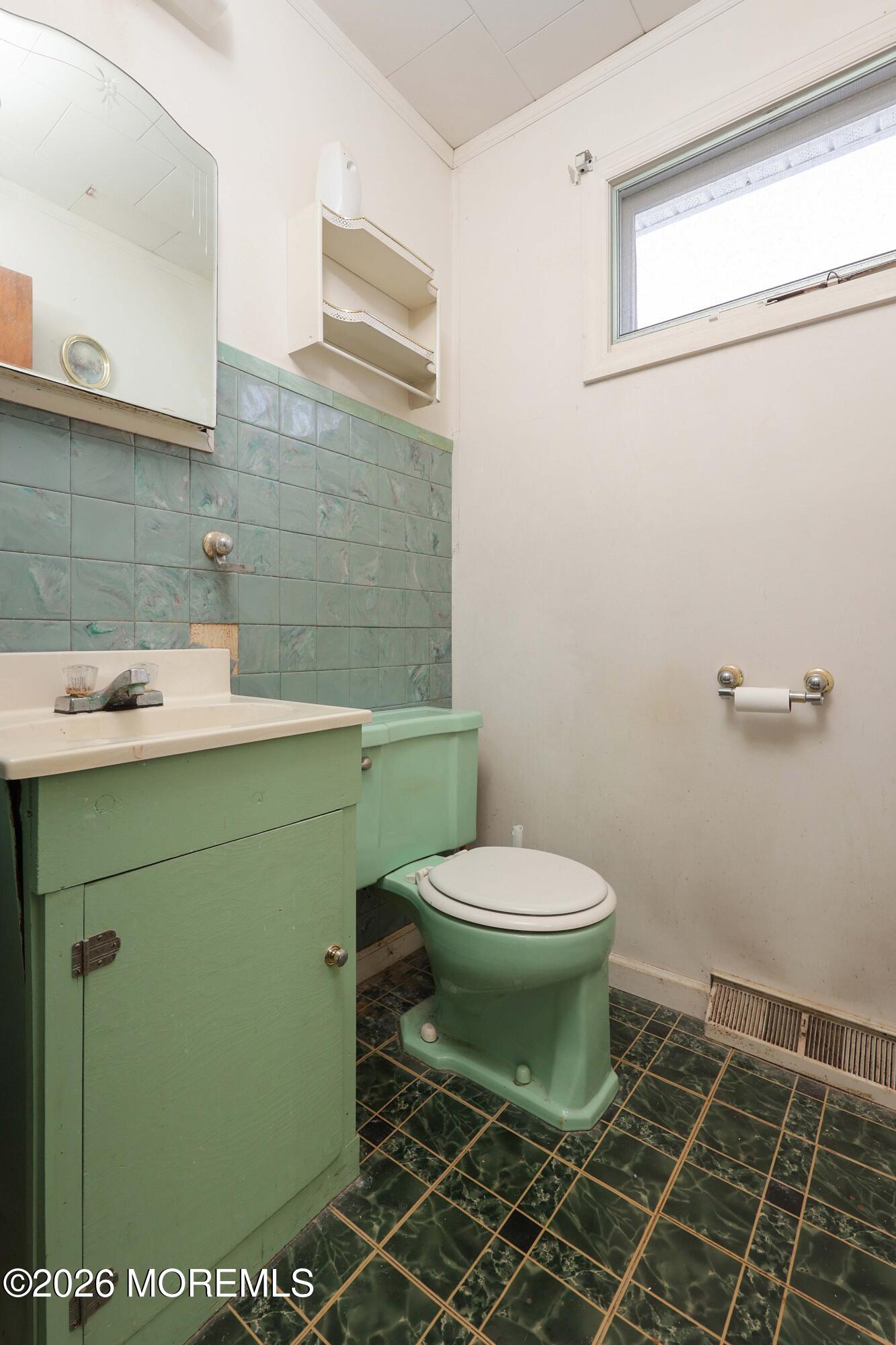 814 Forrest Avenue Laurence Harbor NJ 08879