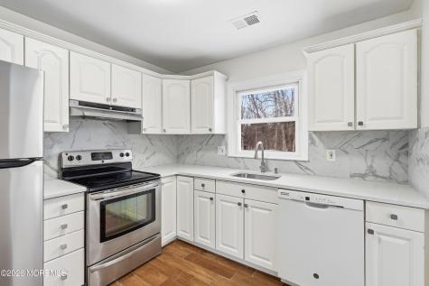 16 Crest Road Jackson NJ 08527