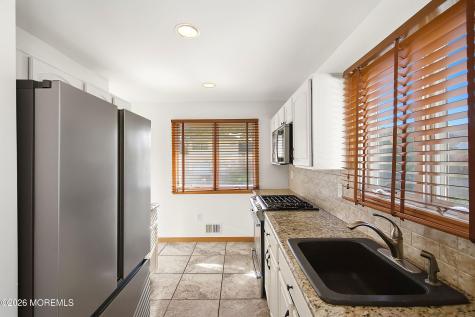 624 Mermaid Avenue Beachwood NJ 08722