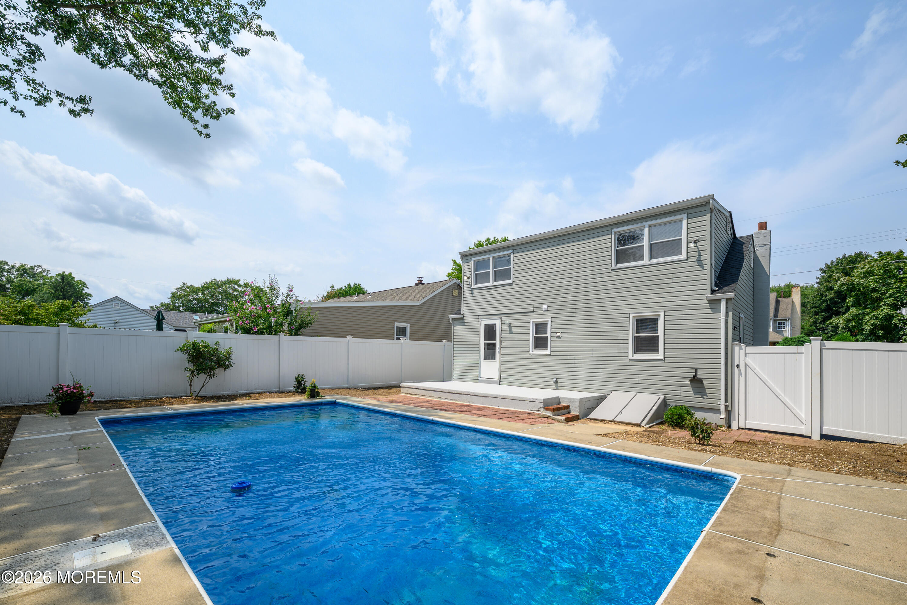 6 Avenue A Helmetta NJ 08828