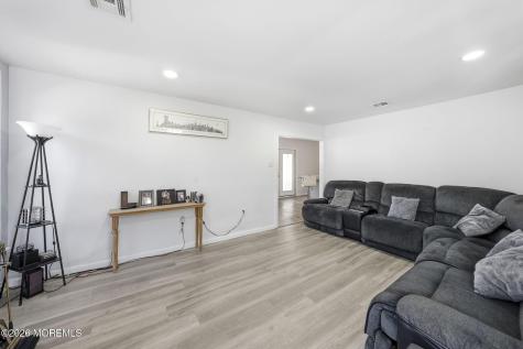 67 London Road Brick NJ 08723