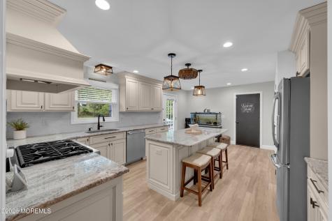 33 Baldwin Avenue Morganville NJ 07751