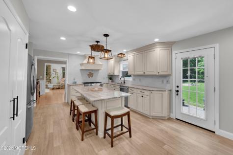33 Baldwin Avenue Morganville NJ 07751