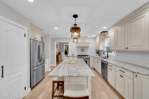33 Baldwin Avenue Morganville NJ 07751