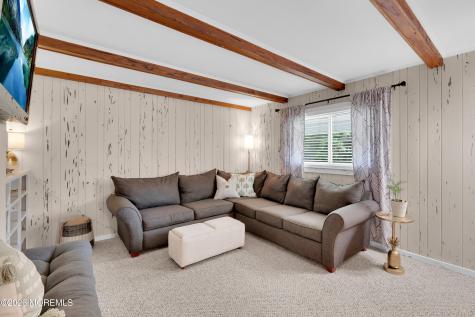 33 Baldwin Avenue Morganville NJ 07751