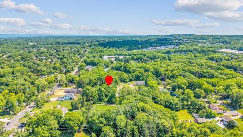 33 Baldwin Avenue Morganville NJ 07751