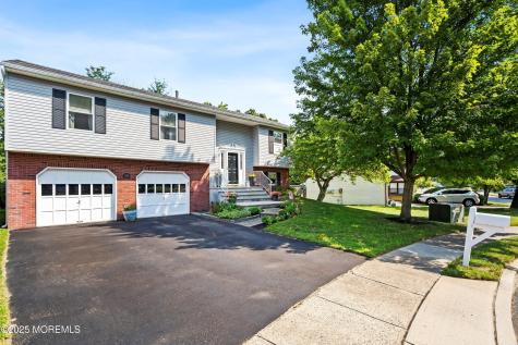 10 Cove Court Howell NJ 07731