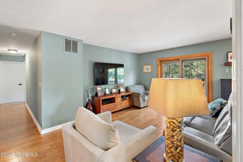 10 Cove Court Howell NJ 07731