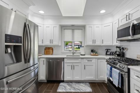 210 Deerfield Lane Aberdeen NJ 07747