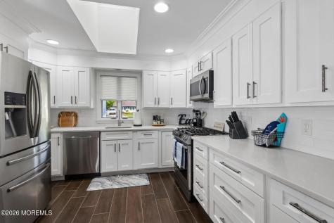 210 Deerfield Lane Aberdeen NJ 07747