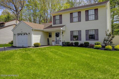 82 Mariners Cove Freehold NJ 07728