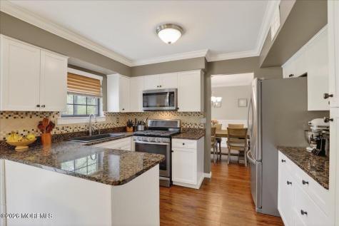 82 Mariners Cove Freehold NJ 07728