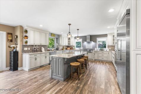 2 Richards Way Holmdel NJ 07733