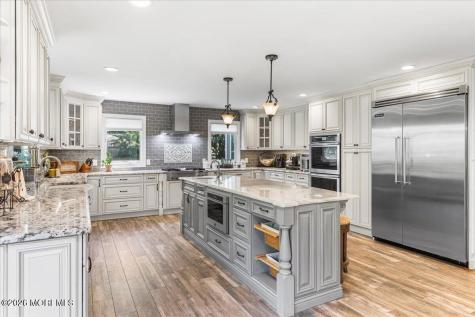 2 Richards Way Holmdel NJ 07733