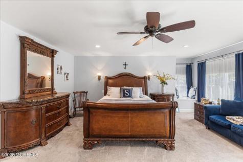 2 Richards Way Holmdel NJ 07733