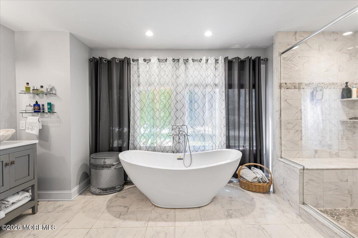 2 Richards Way Holmdel NJ 07733