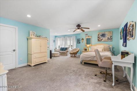 2 Richards Way Holmdel NJ 07733