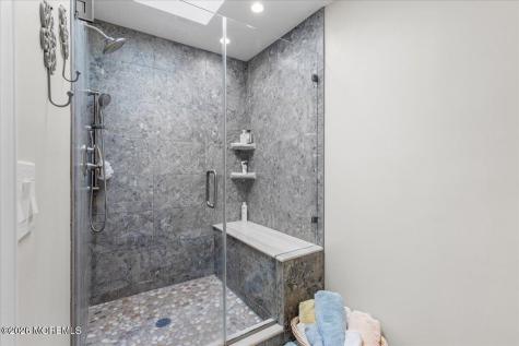 2 Richards Way Holmdel NJ 07733