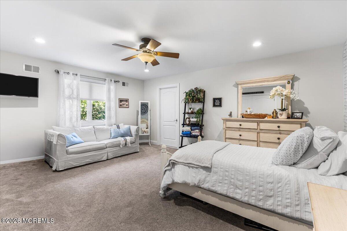 2 Richards Way Holmdel NJ 07733