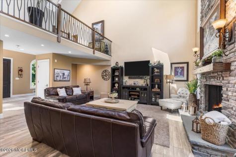 2 Richards Way Holmdel NJ 07733