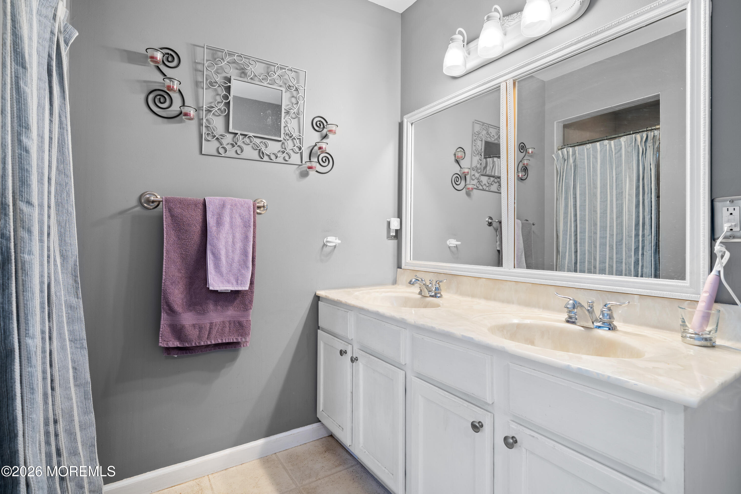994 Treasure Avenue Manahawkin NJ 08050