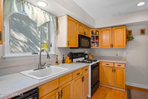 190 Hudson Avenue Middletown NJ 07748