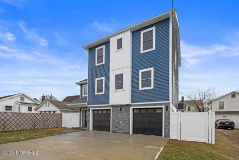 38 Navesink Avenue North Middletown NJ 07748