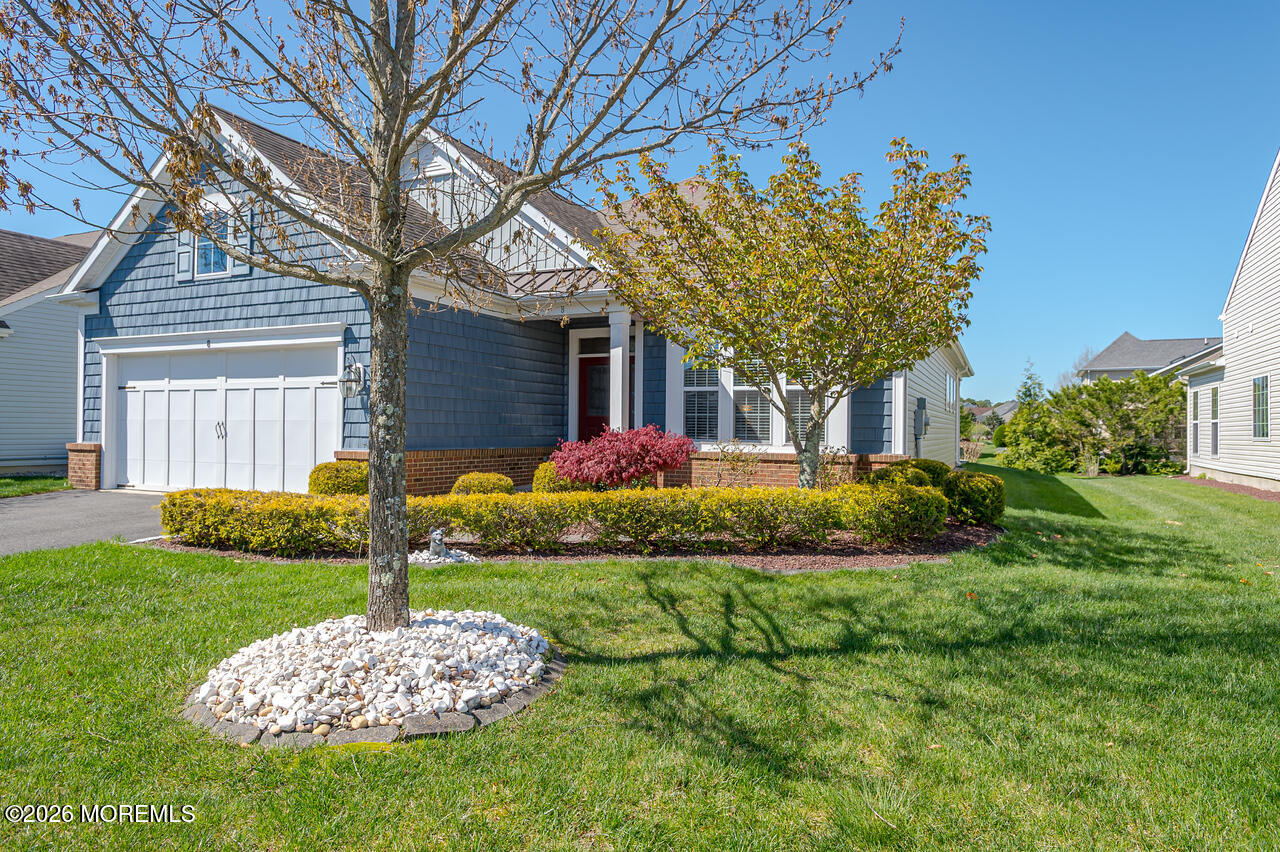 8 E Dartford Drive Farmingdale NJ 07727