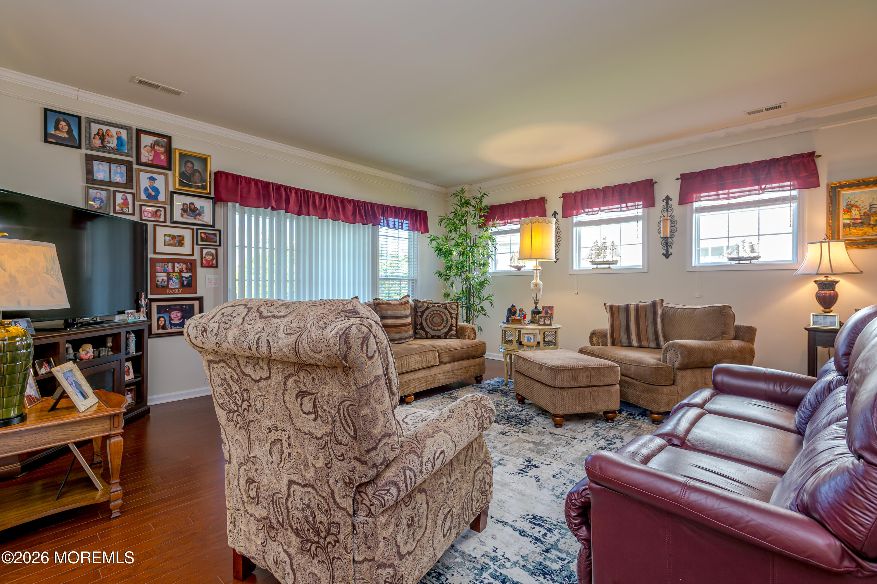 8 E Dartford Drive Farmingdale NJ 07727