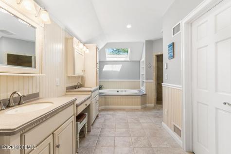 5 Ridge Hill Way Holmdel NJ 07733
