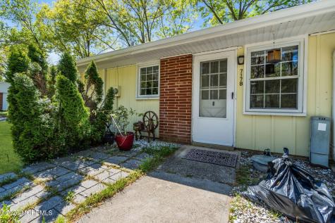 717B Buckingham Drive Lakewood NJ 08701