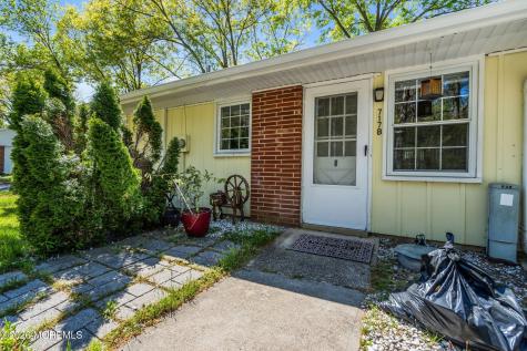 717B Buckingham Drive Lakewood NJ 08701
