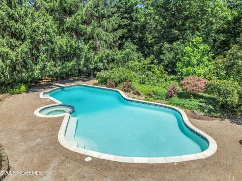 427 Fawns Run Morganville NJ 07751