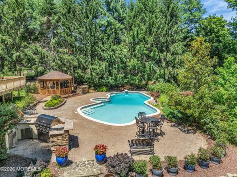 427 Fawns Run Morganville NJ 07751