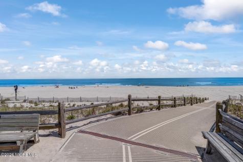 19 E Shore Way Lavallette NJ 08735