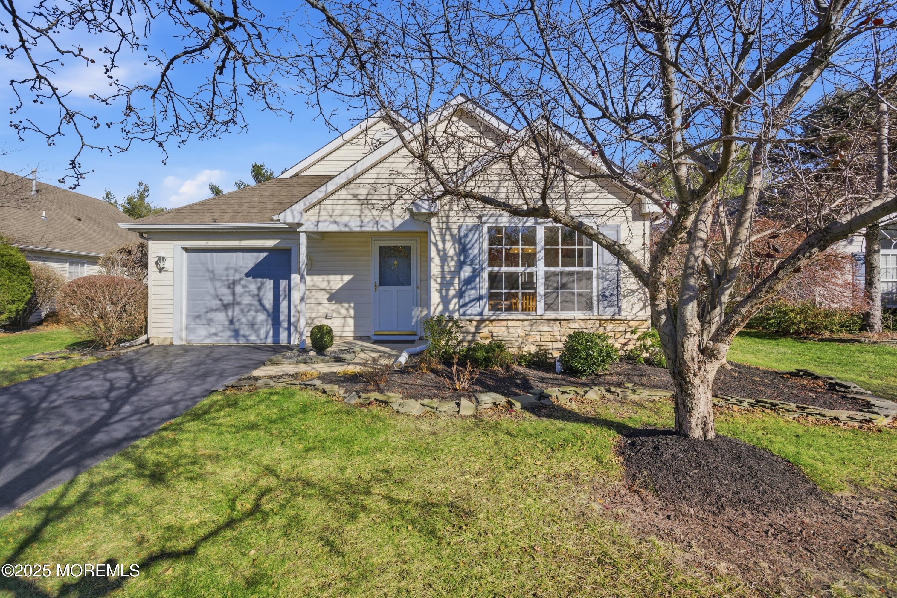 Lakewood NJ, 11 Schoolhouse Lane