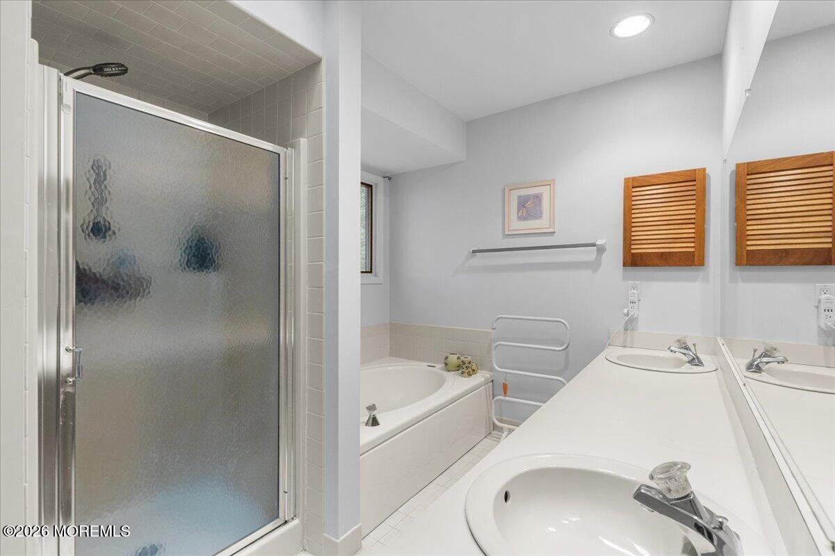 25 Winding Woods Way Manalapan NJ 07726