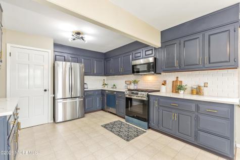 20 Surrey Drive Hazlet NJ 07730