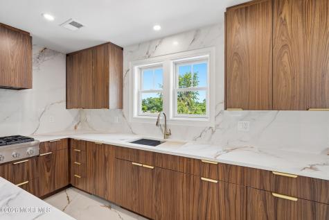 19 Roslyn Drive Oakhurst NJ 07755