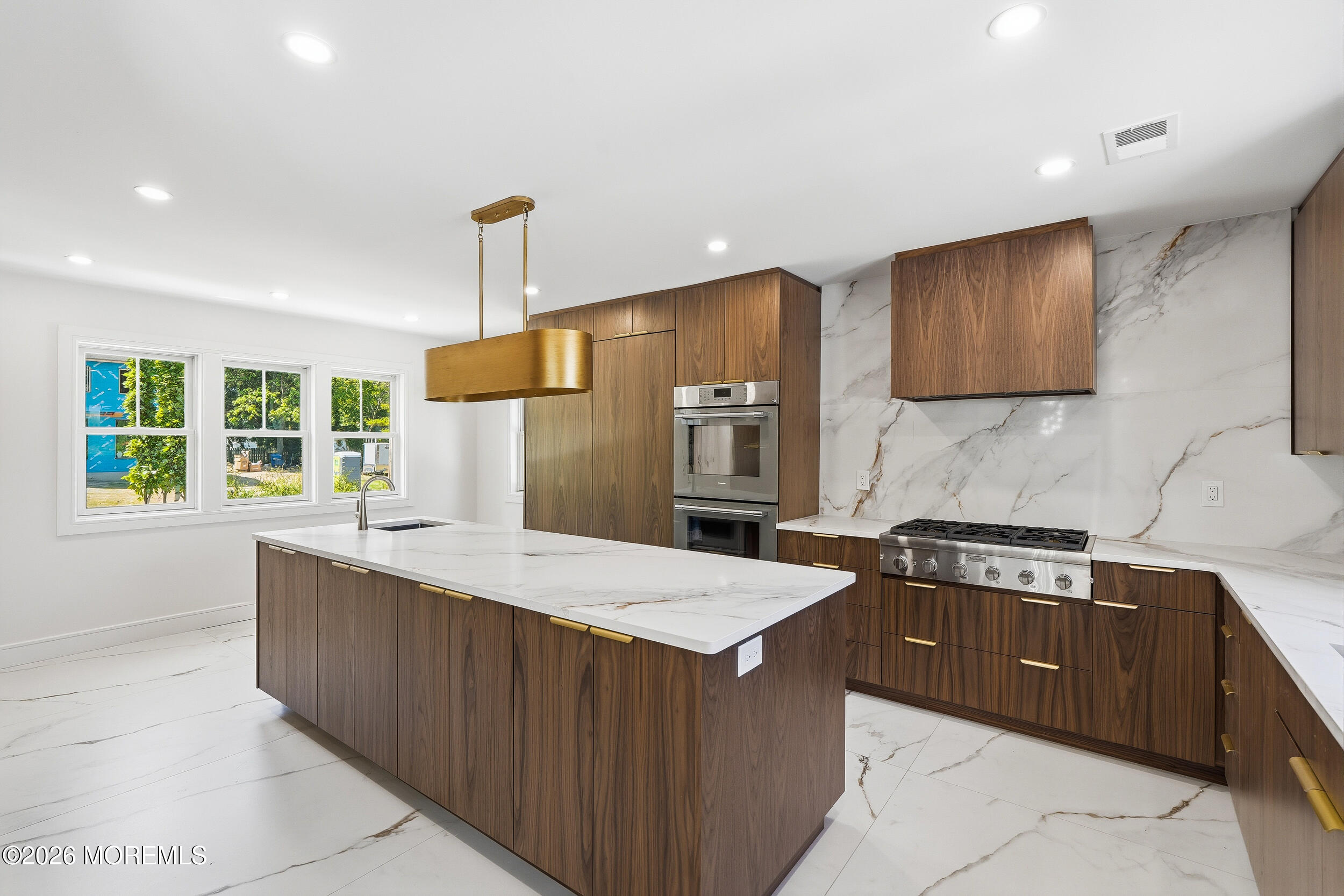 19 Roslyn Drive Oakhurst NJ 07755