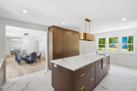 19 Roslyn Drive Oakhurst NJ 07755