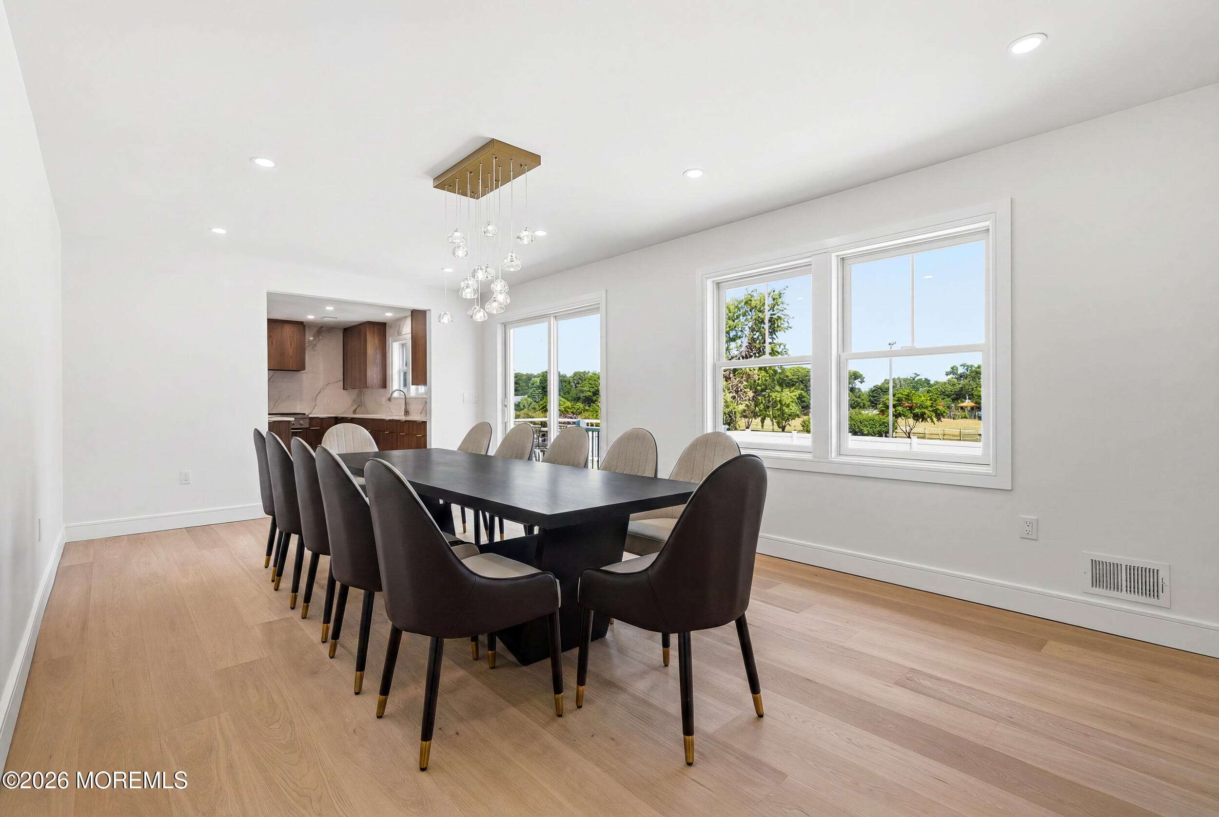 19 Roslyn Drive Oakhurst NJ 07755