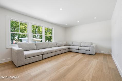 19 Roslyn Drive Oakhurst NJ 07755