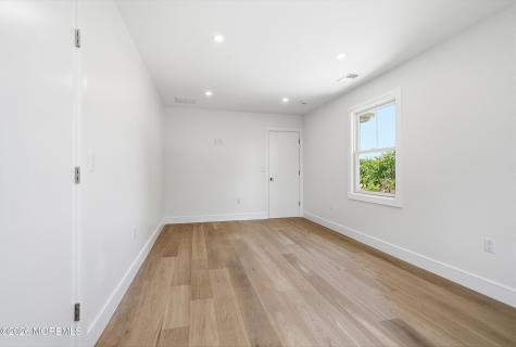 19 Roslyn Drive Oakhurst NJ 07755