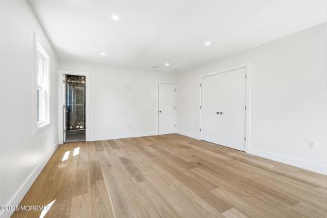 19 Roslyn Drive Oakhurst NJ 07755