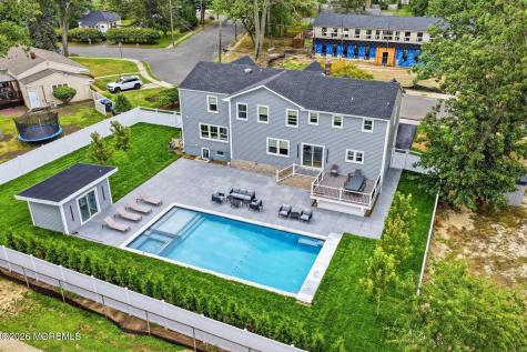 19 Roslyn Drive Oakhurst NJ 07755