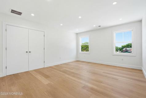 19 Roslyn Drive Oakhurst NJ 07755