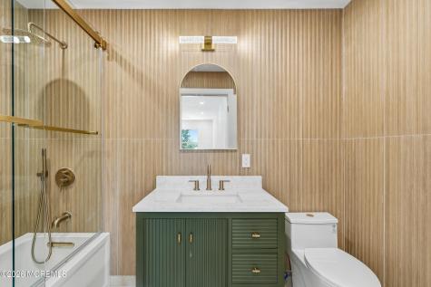 19 Roslyn Drive Oakhurst NJ 07755