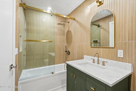 19 Roslyn Drive Oakhurst NJ 07755