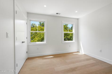 19 Roslyn Drive Oakhurst NJ 07755